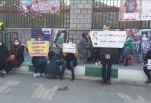 دومین روز تجمع خانواده‌های بیماران SMA مقابل مجلس