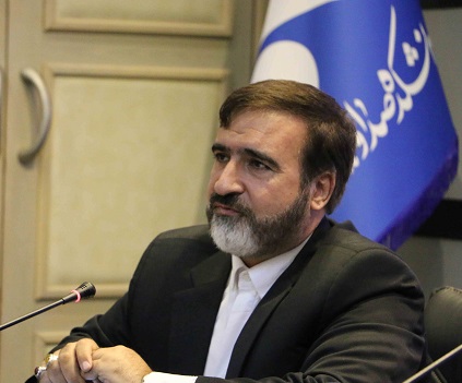 دکتر کمال اکبری رئیس دانشکده دین و رسانه