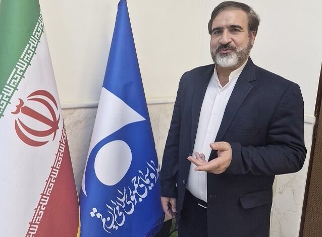 دکتر کمال اکبری رئیس دانشکده دین و رسانه