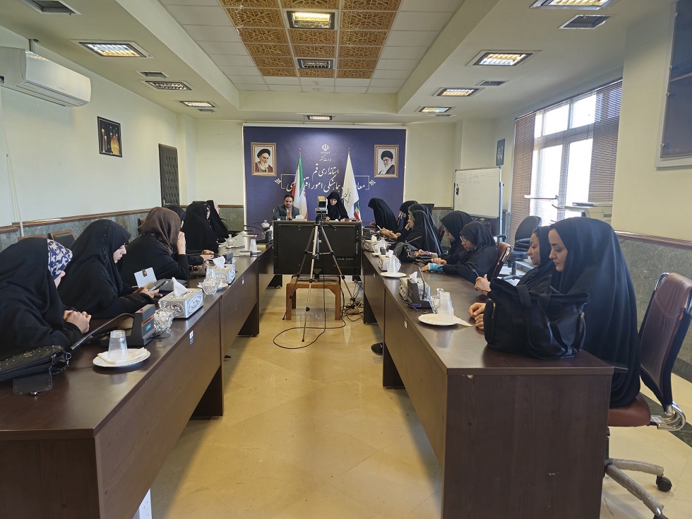 دیدار بانوان خبرنگار قم با مدیرکل امور بانوان استانداری