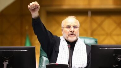 قالیباف رئیس مجلس با چفیه در مجلس شورای اسلامی