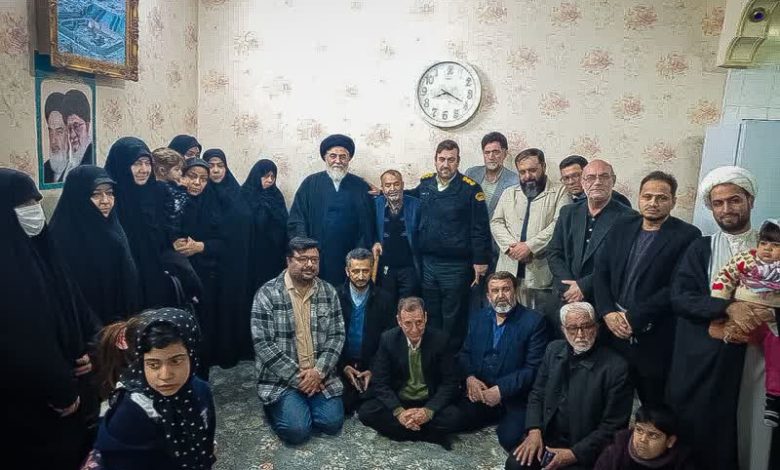 تکریم اصحاب‌رسانه از خانواده شهید «عباس اسدی» با حضور تولیت مسجد جمکران